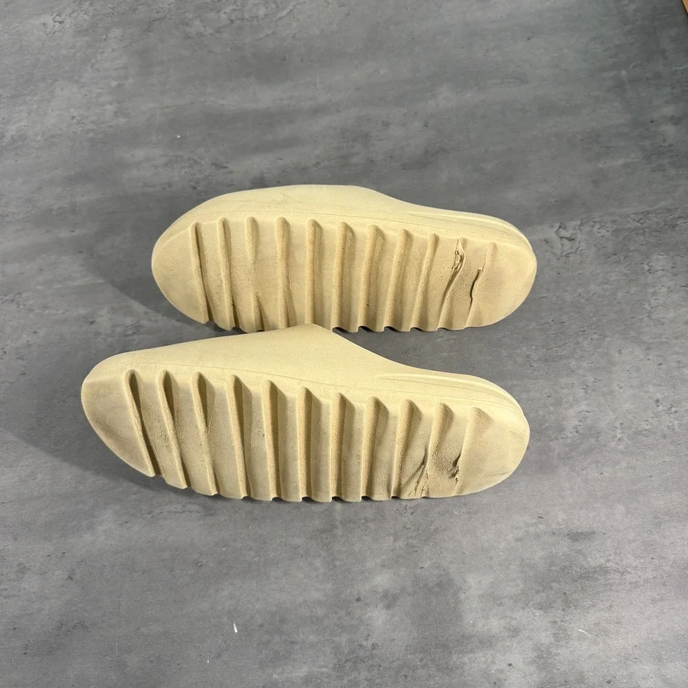 Adidas Yeezy Slide Mens 11 Desert Sand Lightweight Foam Sandal Slip On EUC
